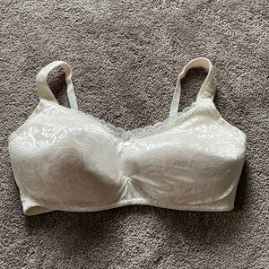 Q-T Intimates White Lace Underwire Bra SIZE 42D Full Coverage Adjustable Straps